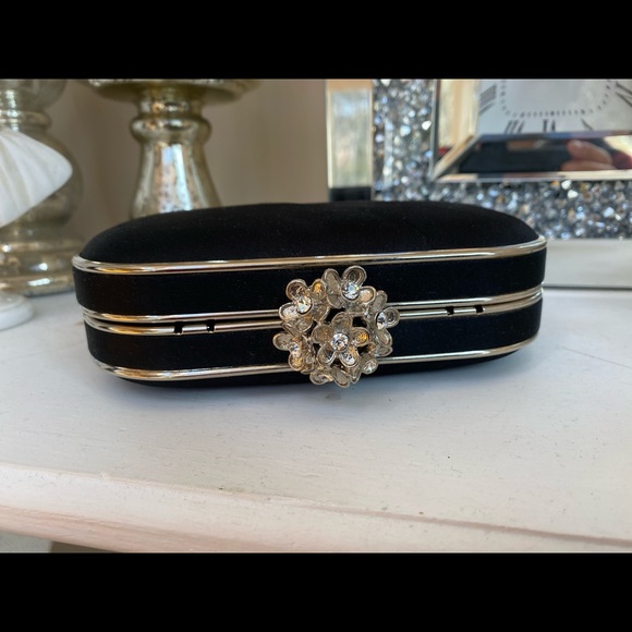 Vintage Style Hand Clutch - Picture 1 of 5